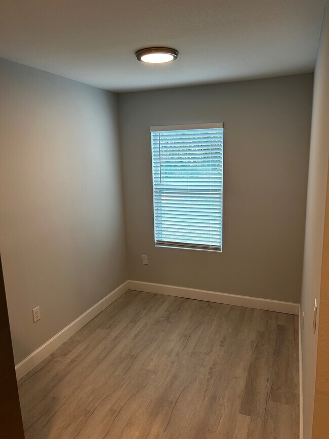 Foto del edificio - 17070 Byron Ave