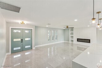 Building Photo - 3701 SE 17th Pl