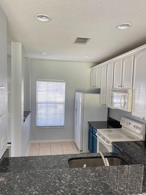 Foto del edificio - 9309 Jasmine Flower Ln