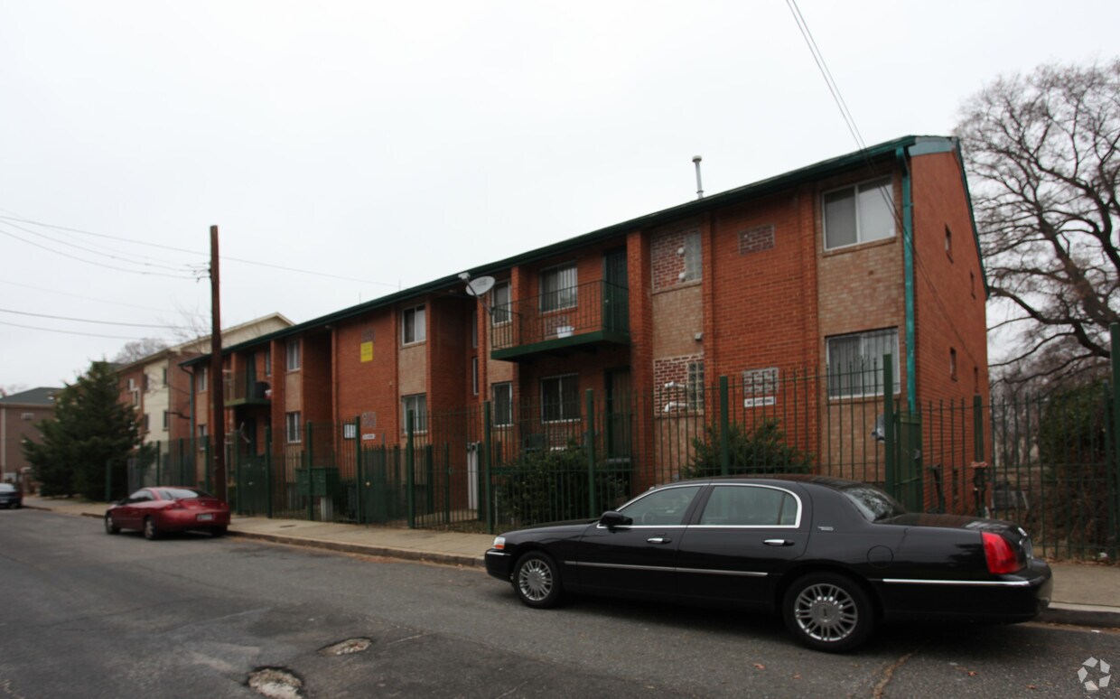 Foto del edificio - Atkins Garden Apartments