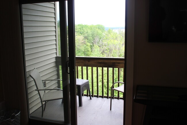 Building Photo - 75 Treetop Cir