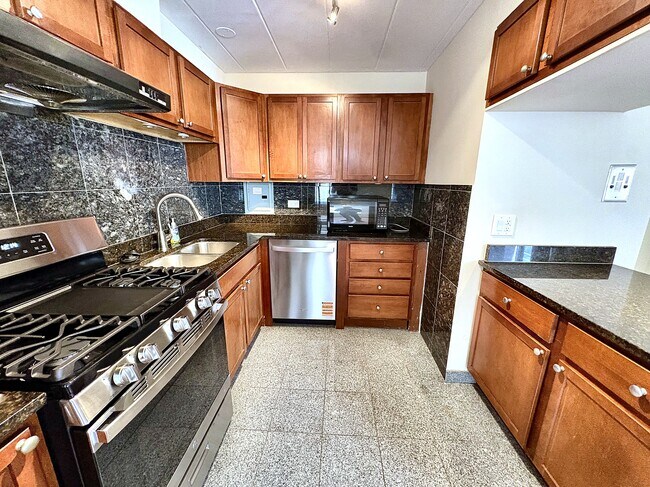 Foto del edificio - 2115 W Farwell Ave