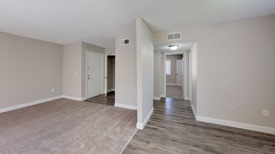 Oakbrook Village Apartments photo'