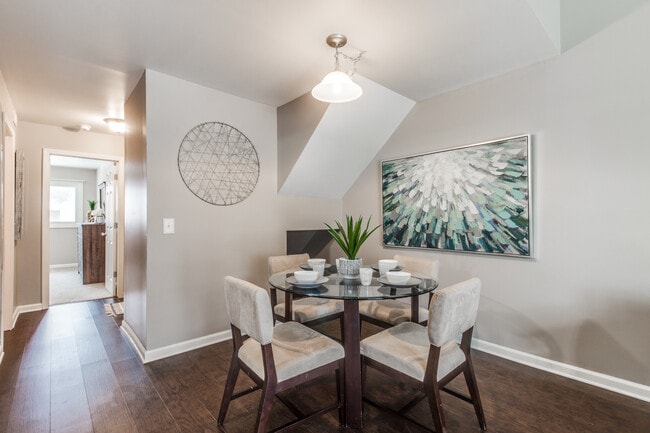 Dining room - Auburn Ridge Town Homes