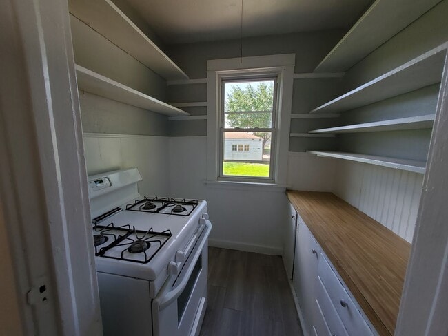 Building Photo - 2 bedroom house in Davenport