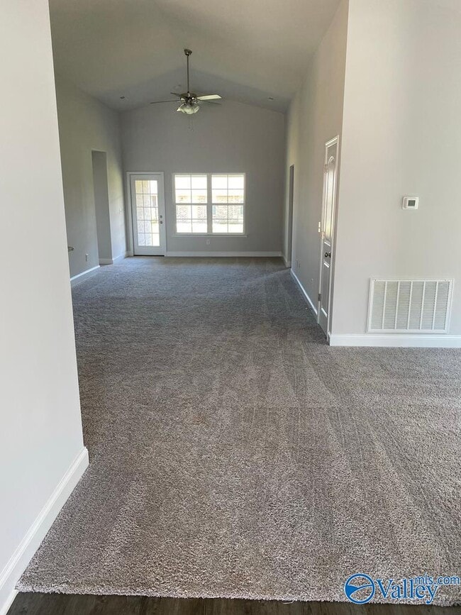 Building Photo - 121 Sorrelweed Dr