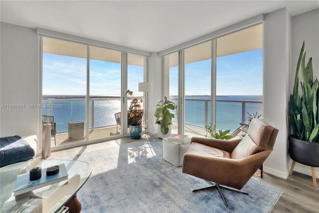 Building Photo - 1155 Brickell Bay Dr
