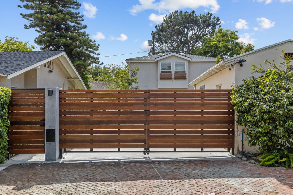 Foto del edificio - 4835 Gentry Ave
