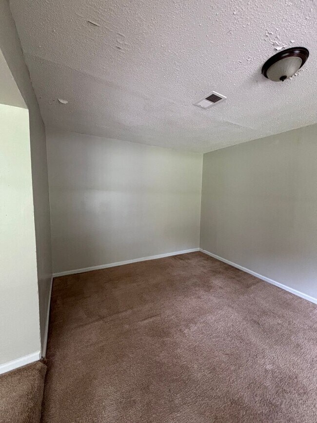 Building Photo - FOR RENT