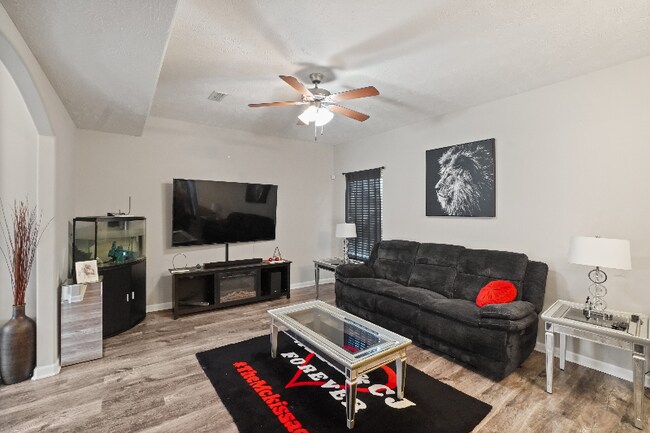 Building Photo - 1728 Sunray Dr