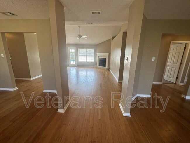 Photo - 13400 Cedarknot Cove House