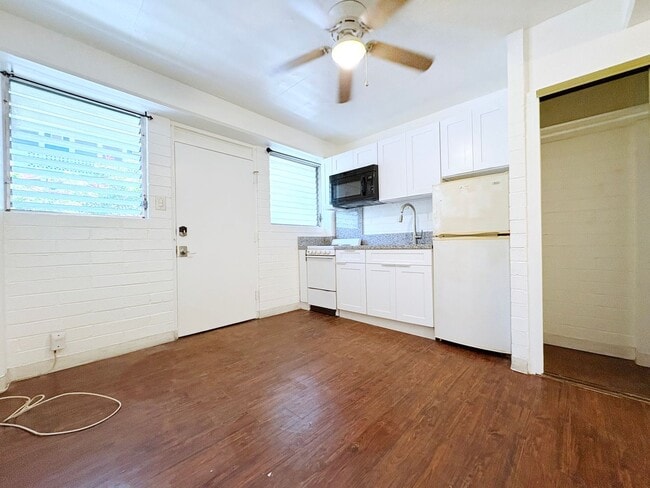 Building Photo - 264 Ka?iulani Ave