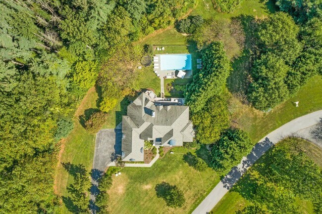 Building Photo - 39 Brett Manor Ct
