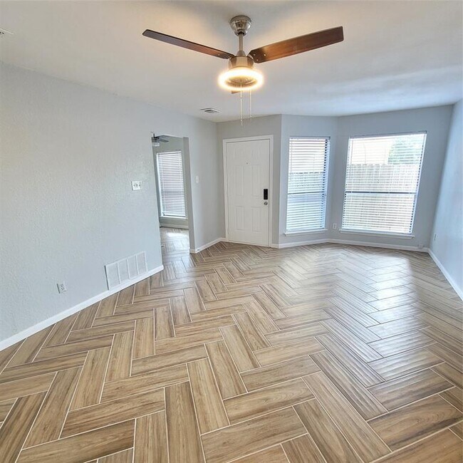Building Photo - 13351 Water Oak Ln
