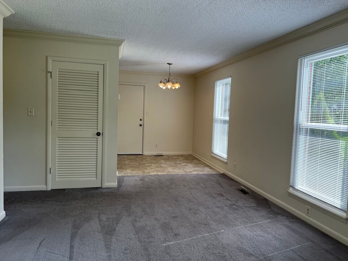 Primary Photo - 2421 Springview Drive