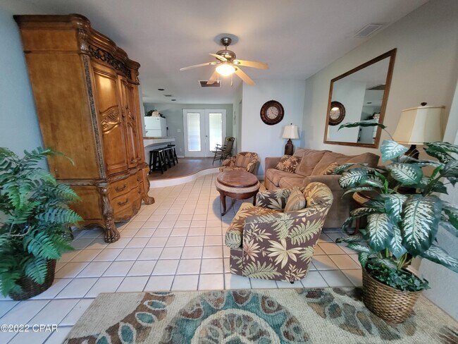 Foto del edificio - 5818 Hilltop Ave