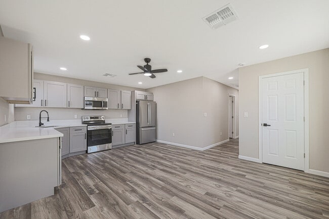 Foto del edificio - 329 N 12th St