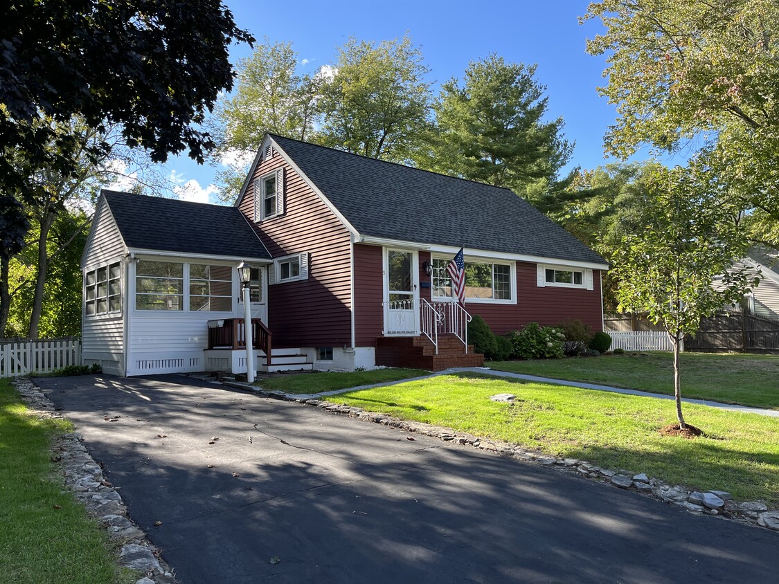 2 bedroom home in very nice neighborhood. Ready to go! Call Peter today at 508-613-5052. No pets - 5 McFarlin Rd