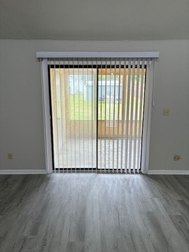 Building Photo - 112 Admiral's Walk Dr