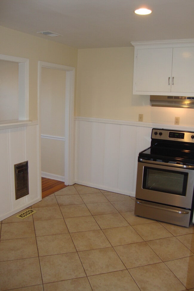 Building Photo - 4925 Hopedale Dr
