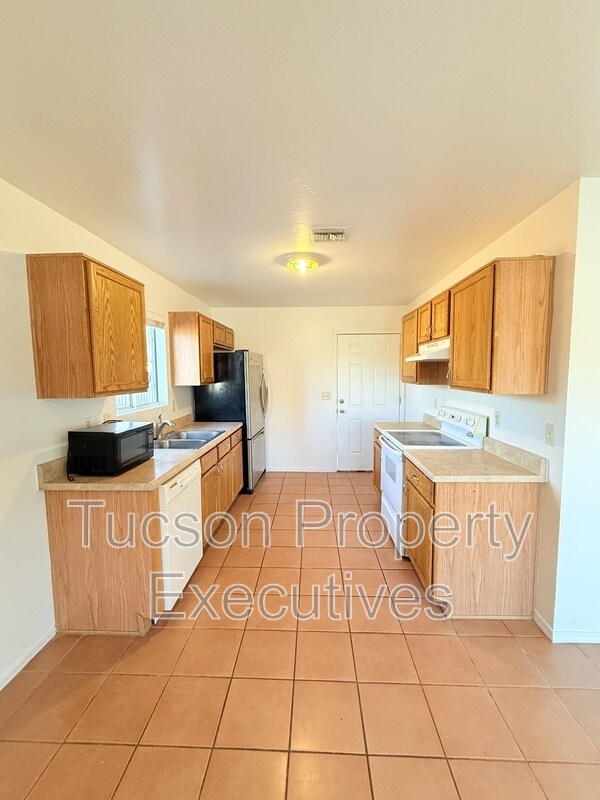 Building Photo - 440 E 23rd St