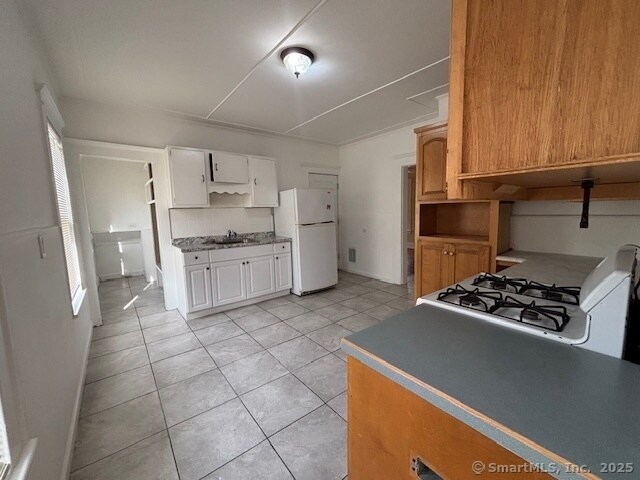 Building Photo - 64 Wade St