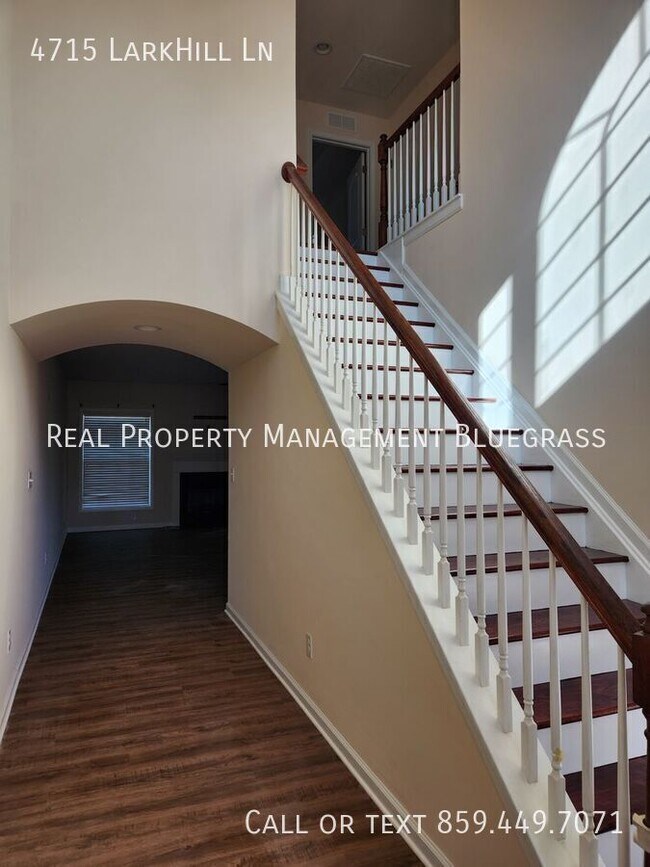 Foto del edificio - 4715 Larkhill Ln