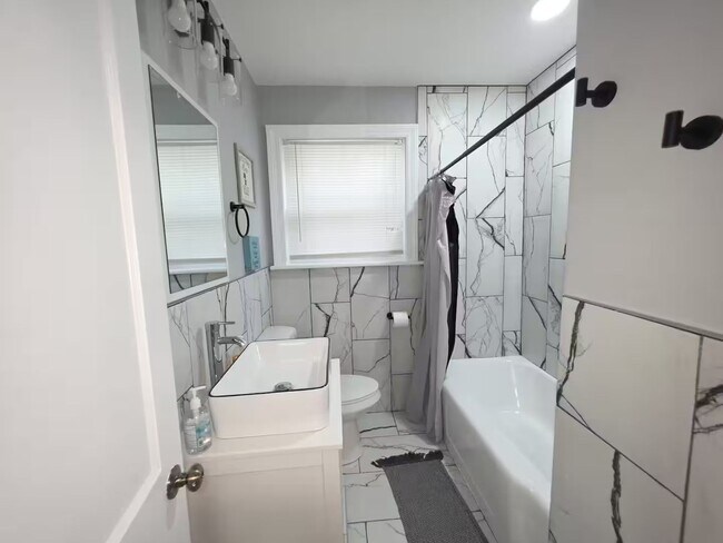 Building Photo - 200 Braswell St