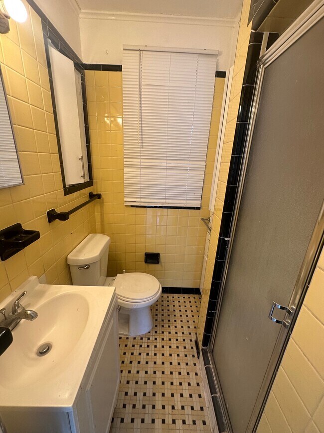 Foto del edificio - 229 NE 56th St