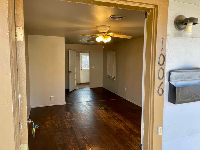 Photo - 1006 E Campbell St House