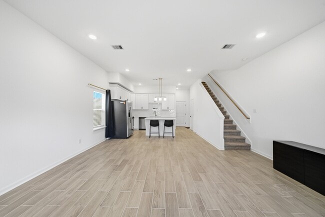 Building Photo - 4615 Ireland St