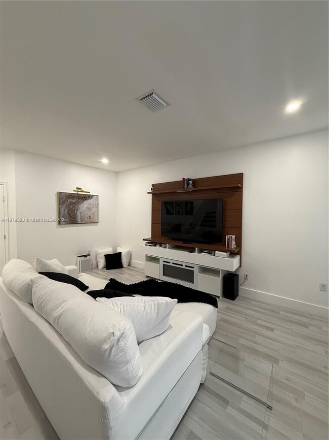 Foto del edificio - 10409 W 32nd Ln