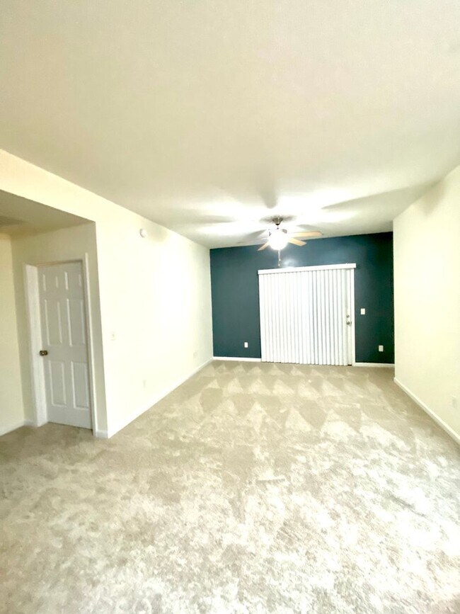 Foto del edificio - Super cute, clean 2 bedroom/2 full bathroom condo!