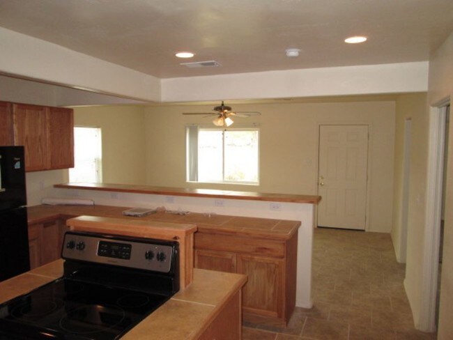 Building Photo - 1843 Palomas Dr NE