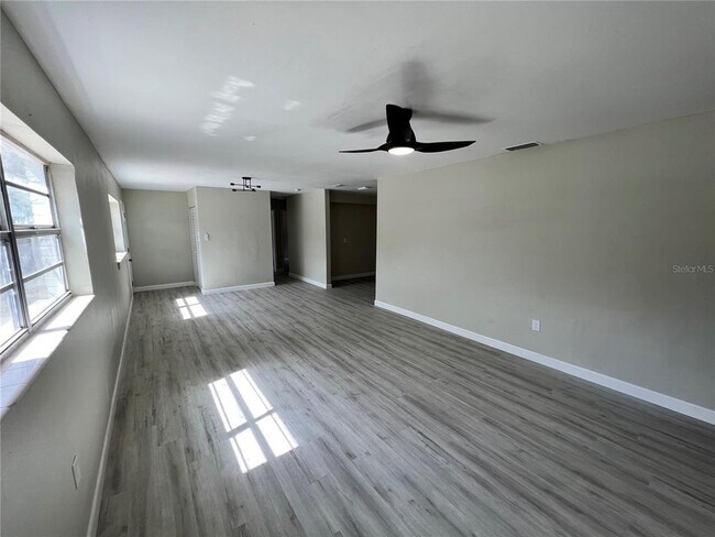 Foto del edificio - 9601 N 14th St