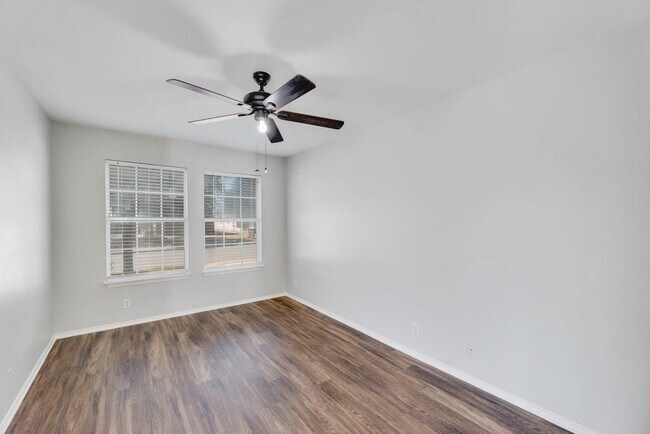 Foto del edificio - 207 Lombard Dr