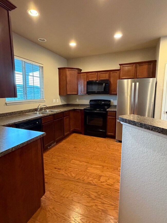 Building Photo - Charming home just minutes from Fort Carson and Peterson Air Force Base