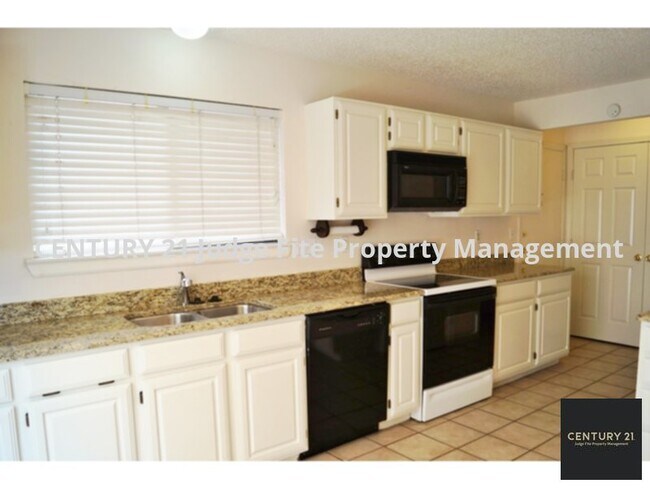 Building Photo - Fabulous 2-Story 3/2.5/4 in Carrollton For...