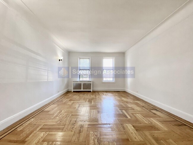 Building Photo - 2914 Jerome Ave