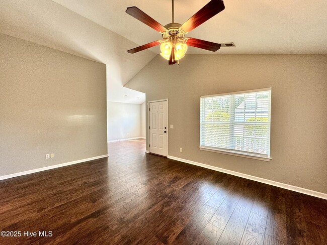 Building Photo - 811 Waddell St