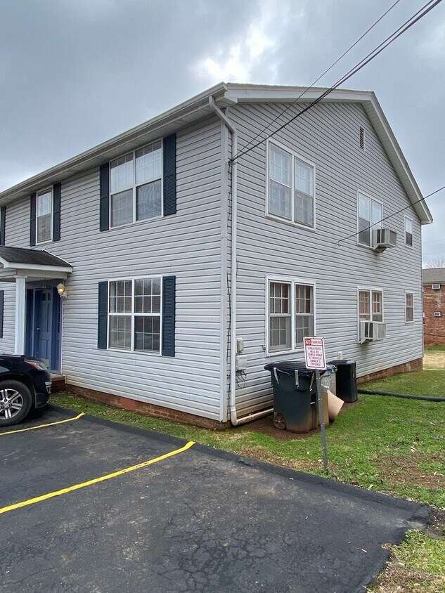 Foto principal - 1 Bedroom 1 Bath Apt