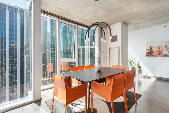 Foto del edificio - 236 W Lake St