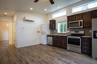 Building Photo - 1846 SE Harold St