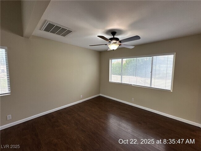 Foto del edificio - 2341 Moorpark Way