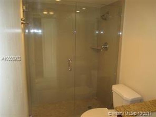 Building Photo - 605 Oaks Dr