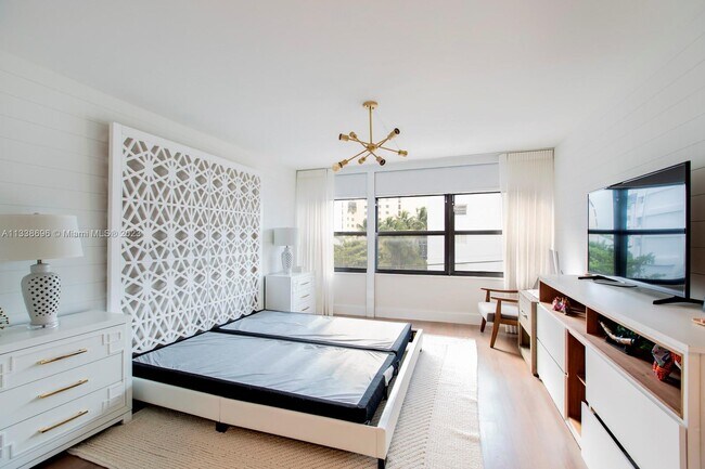 Building Photo - 550 Ocean Dr