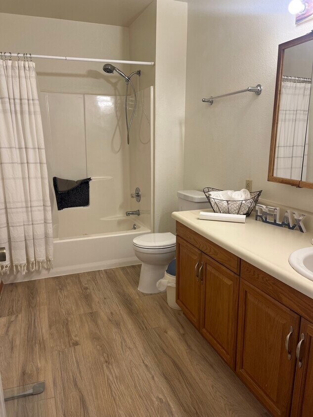 Foto del edificio - 5711 S Tongass Hwy Unit B