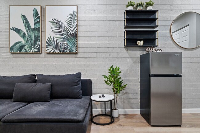 Building Photo - 4113 W Virginia Ave