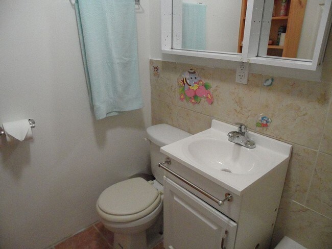 Baño - 830 Nugent Ave