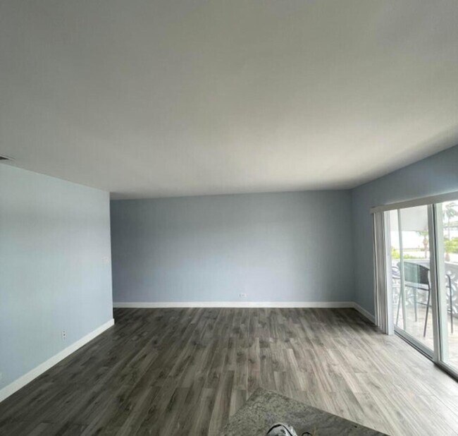 Building Photo - 3705 S Flagler Dr